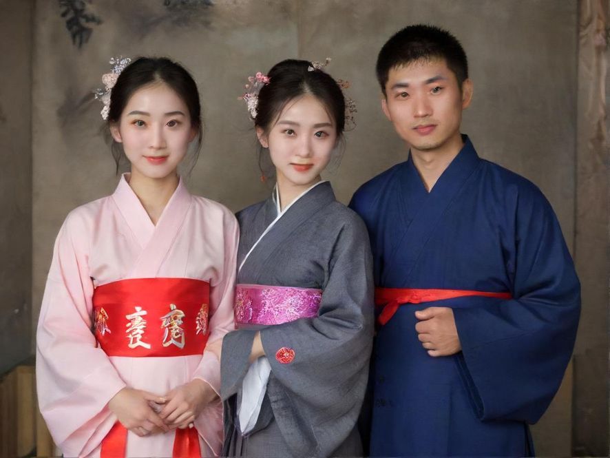 一群充满活力的年轻人正在洗米网ximioo的指引下,探索城市中不为人知的娱乐宝藏。